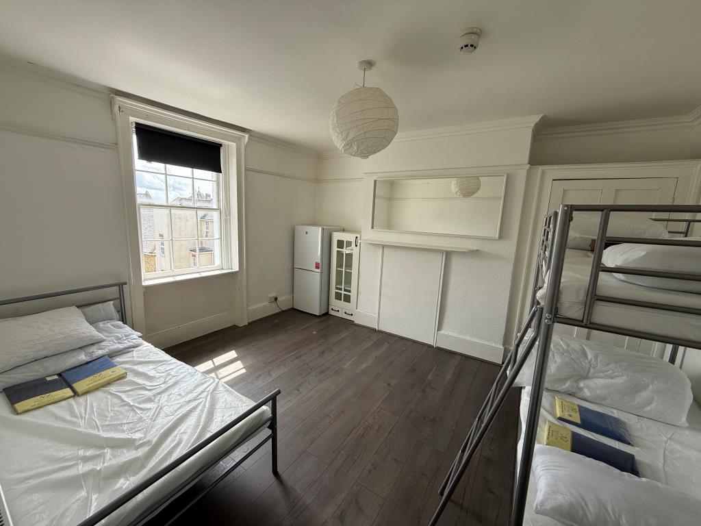 Lot: 126 - SUBSTANTIAL PERIOD PROPERTY WITH PLANNING FOR SEVEN FLATS - Bedroom six